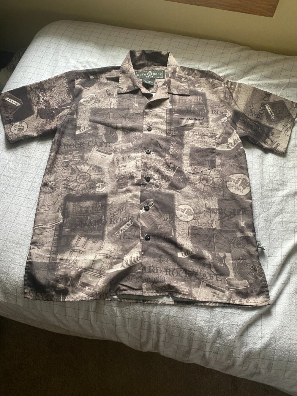 Hard Rock Cafe graphic button down Men's Size Small